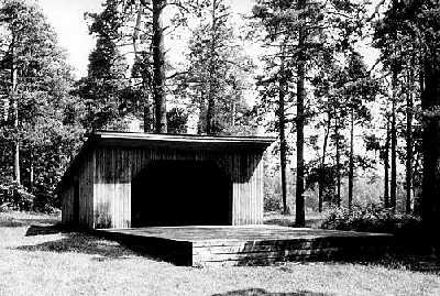 Барык, старая драўляная сцэна, тут усё пачалося.